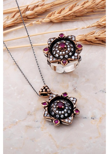 Kök Yakut Taşlı Elmas Montürlü Gümüş Set 2518