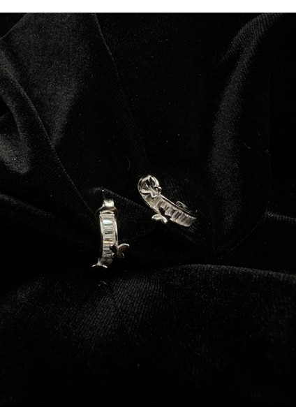 Kelebekli Yarım Halka Ithal Kadın Gümüş Küpe