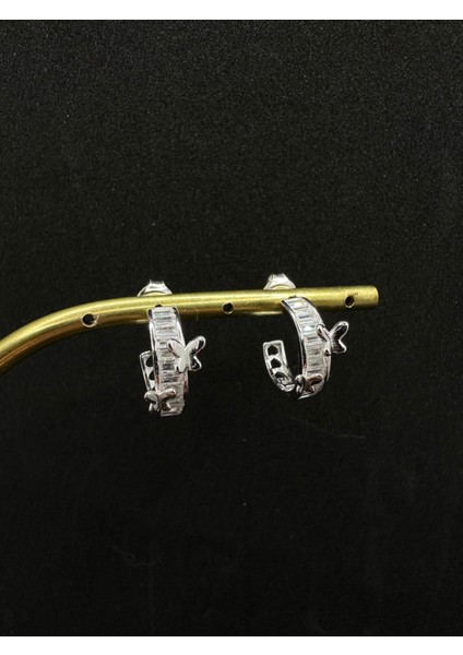 Kelebekli Yarım Halka Ithal Kadın Gümüş Küpe modelleri