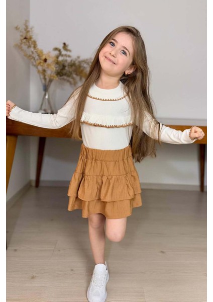 Kız Çocuk Bebe Yaka Göğsü Fırfırlı Fitilli Slim Kazak Üzeri Katkat Pliseli Kahverengi Etekli Takım