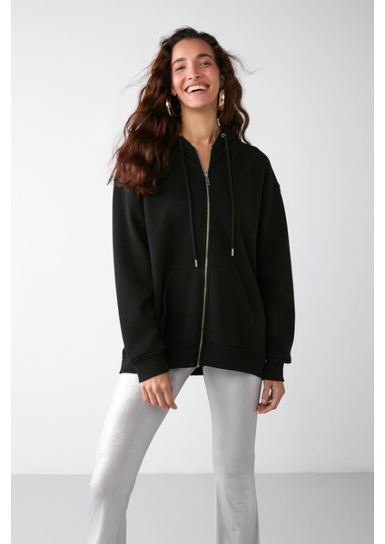 Alena Kadın Basic Kanguru Cepli Oversize Organik Pamuk Fermuarlı Kapüşonlu Siyah Sweatshirt