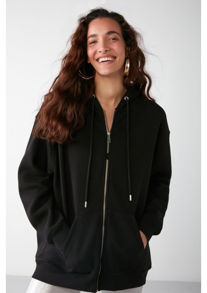 Alena Kadın Basic Kanguru Cepli Oversize Organik Pamuk Fermuarlı Kapüşonlu Siyah Sweatshirt