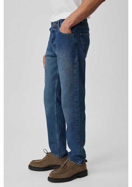 Erkek Regular Fit Rahat Kesim Kalın Dokulu Yıkama Efektli Magic Denim Orta Mavi Jeans
