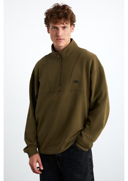 Radıant Erkek %100 Organik Pamuk Nakış Detaylı Yarım Fermuarlı Dik Yakalı Haki Sweatshirt modelleri