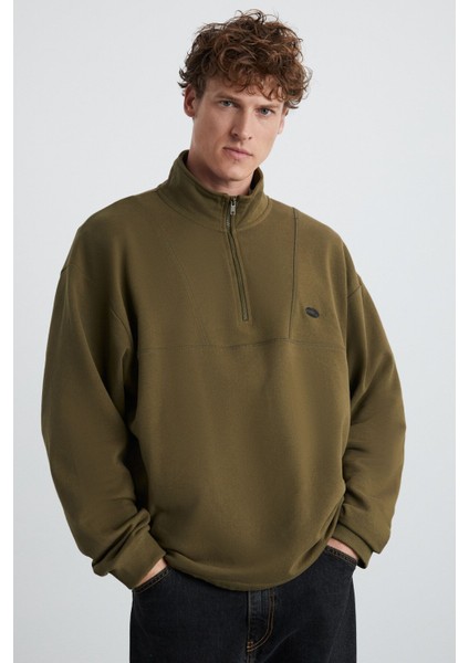Radıant Erkek %100 Organik Pamuk Nakış Detaylı Yarım Fermuarlı Dik Yakalı Haki Sweatshirt