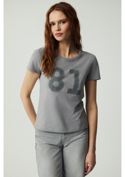 Sınce Kadın Regular Baskılı Taşlı Yuvarlak Yaka Açık Gri T-Shirt