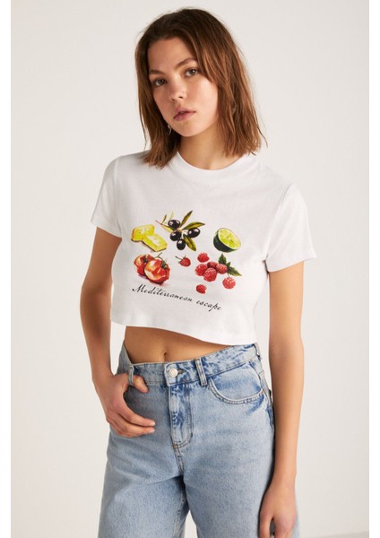 Serene Kadın Kısa Kollu Baskılı Crop Beyaz T-Shirt fırsatları