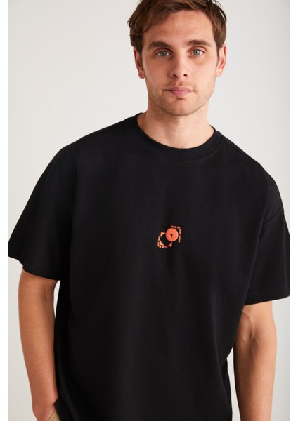Denver Erkek Baskı Detaylı Oversize Bisiklet Yaka Kısa Kollu %100 Organik Pamuklu Siyah T-shirt indirimleri