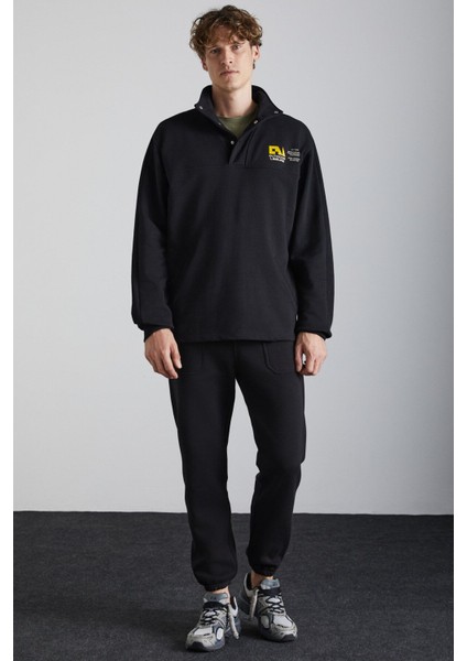 Galıcıa Erkek Diagonel Kumaşlı Dik Yakalı Çıtçıt Kapamalı Baskılı Siyah Sweatshirt fiyatları