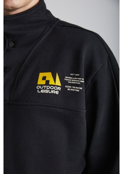 Galıcıa Erkek Diagonel Kumaşlı Dik Yakalı Çıtçıt Kapamalı Baskılı Siyah Sweatshirt