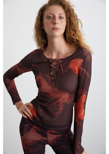 Elınora Kadın Yaka Bağlama Detaylı Desenli Slim Fit Desenli Bluz modelleri