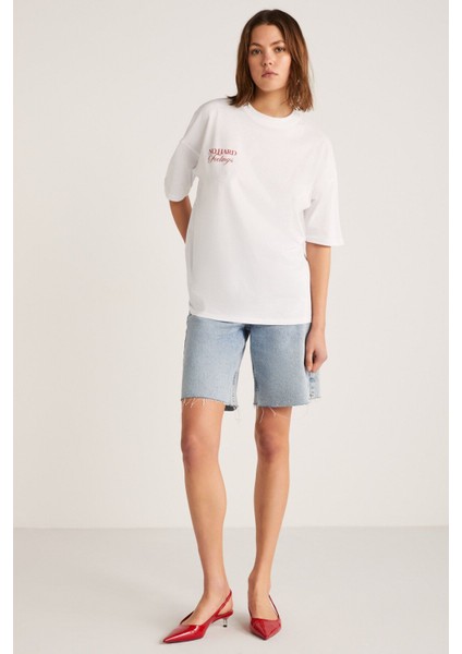 Luck Kadın Ön Ve Arka Kırmızı Yazı Detaylı Beyaz T-shirt fiyatları