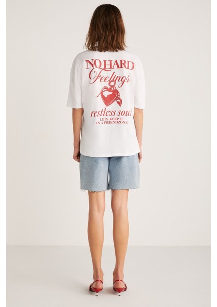 Luck Kadın Ön Ve Arka Kırmızı Yazı Detaylı Beyaz T-shirt