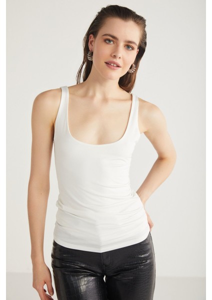 Dolly Kadın Basic Nefes Alabilen Kumaş Kalın Askılı Slim Fit Beyaz Atlet modelleri