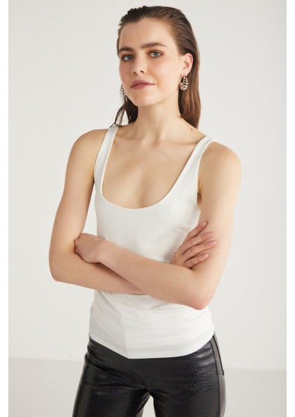Dolly Kadın Basic Nefes Alabilen Kumaş Kalın Askılı Slim Fit Beyaz Atlet fırsatları