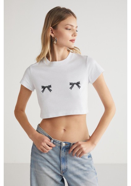 Krım Bisiklet Yaka %100 Pamuk Parça Baskılı Kısa Kollu Crop Beyaz T-Shirt fırsatları