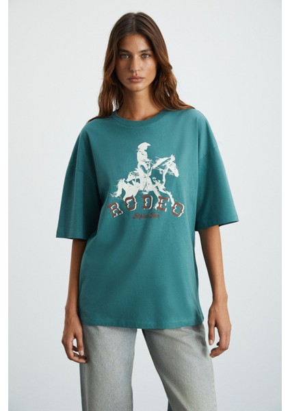 Majer Kadın %100 Organik Pamuklu Western Tema Baskılı Regular Fit Yeşil T-shirt