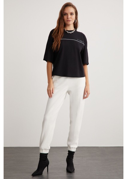 Rodes Kadın Oversize Fit Bol Kesim Biye Detaylı Baskı Detay Bisiklet Yaka Siyah T-shirt fiyatları