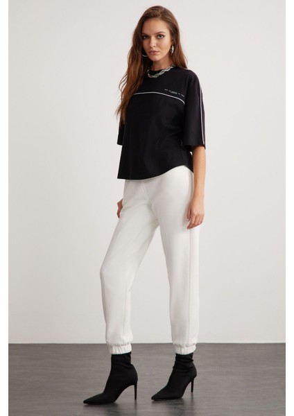 Rodes Kadın Oversize Fit Bol Kesim Biye Detaylı Baskı Detay Bisiklet Yaka Siyah T-shirt fırsatları