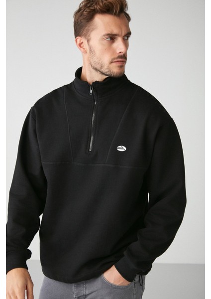 Radıant Erkek %100 Organik Pamuk Nakış Detaylı Yarım Fermuarlı Dik Yakalı Siyah Sweatshirt modelleri