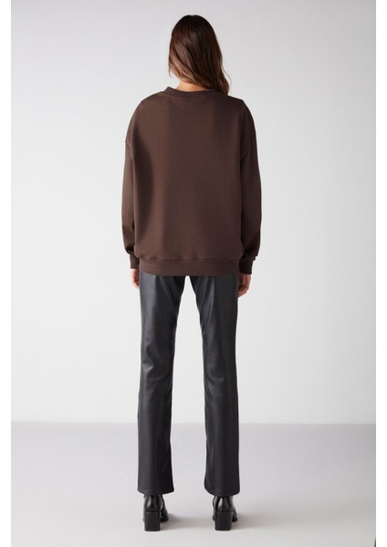Vaneltına Kadın Organik Pamuklu Yumuşacık Içi Polarlı Yuvarlak Yakalı Kahverengi Sweatshirt