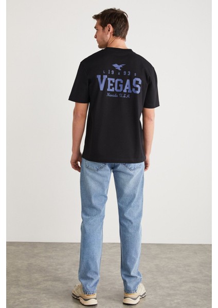 Sheldon Erkek %100 Organik Pamuklu Regular Önü Nakış Işlemeli Arkası Baskı Detaylı Siyah T-shirt