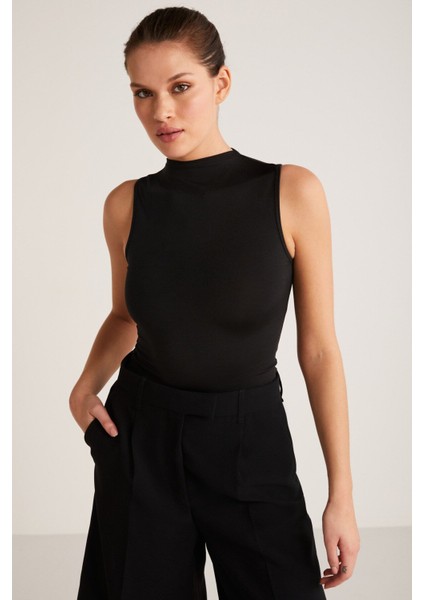 Monday Kadın Basic Kolsuz Bisiklet Yaka Crop Siyah Bluz