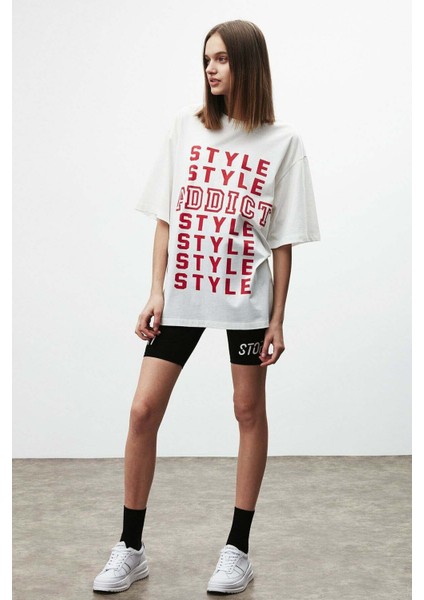 Maybe Kadın Yazı Kalıp Baskılı Oversize Fit %100 Organik Pamuklu Bisiklet Yaka Beyaz T-shirt indirimleri