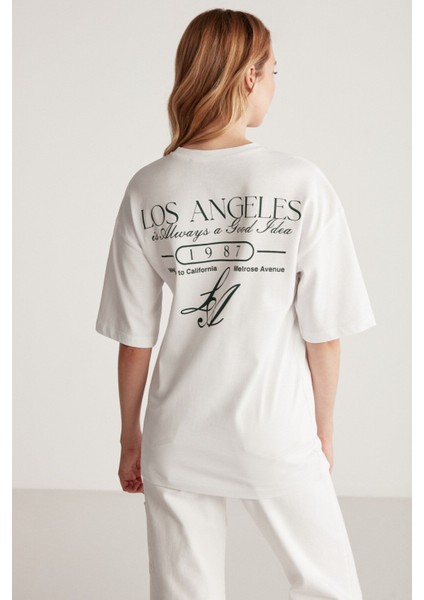 Janna Kadın Şehir Temalı Ön Ve Arka Baskı Detaylı Oversize Fit Bisiklet Yaka Beyaz / Yeşil T-shirt