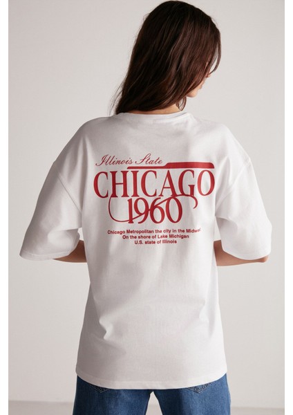 Janna Kadın Şehir Temalı Ön Ve Arka Baskı Detaylı Oversize Fit Bisiklet Yaka Beyaz / Kırmızı T-shirt