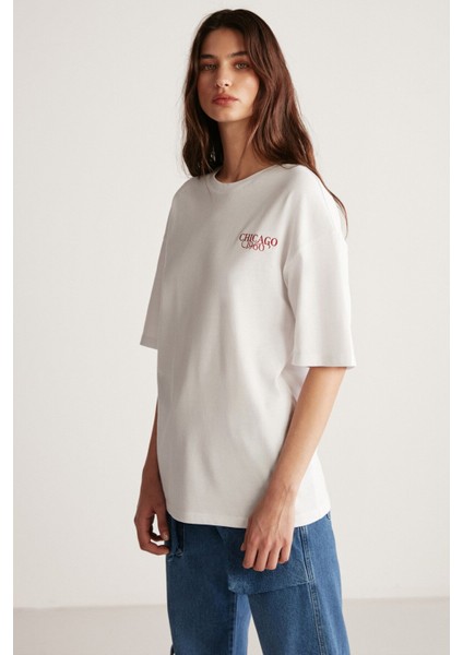 Janna Kadın Şehir Temalı Ön Ve Arka Baskı Detaylı Oversize Fit Bisiklet Yaka Beyaz / Kırmızı T-shirt fiyatları