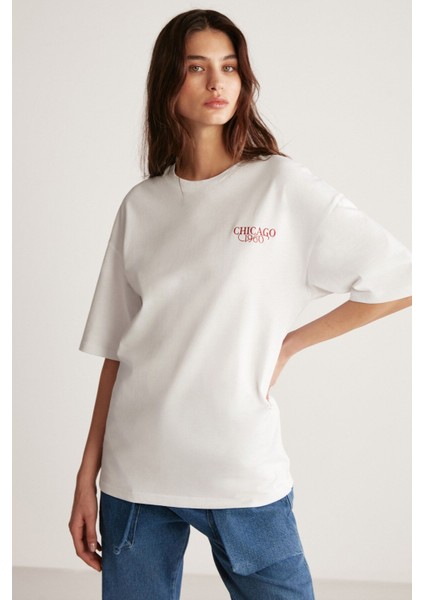 Janna Kadın Şehir Temalı Ön Ve Arka Baskı Detaylı Oversize Fit Bisiklet Yaka Beyaz / Kırmızı T-shirt modelleri