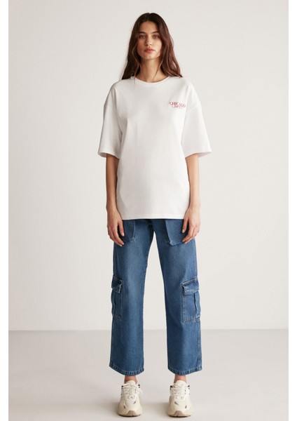 Janna Kadın Şehir Temalı Ön Ve Arka Baskı Detaylı Oversize Fit Bisiklet Yaka Beyaz / Kırmızı T-shirt indirimleri