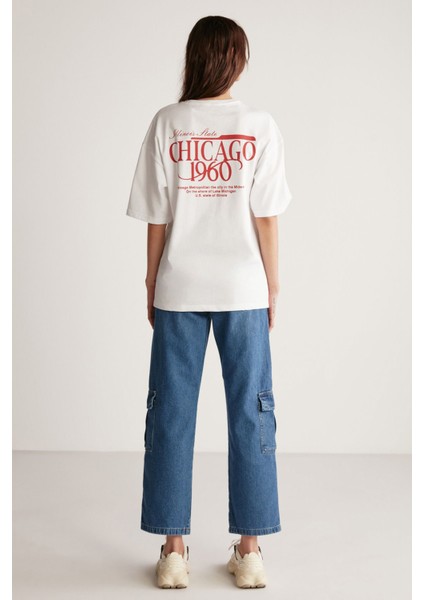 Janna Kadın Şehir Temalı Ön Ve Arka Baskı Detaylı Oversize Fit Bisiklet Yaka Beyaz / Kırmızı T-shirt