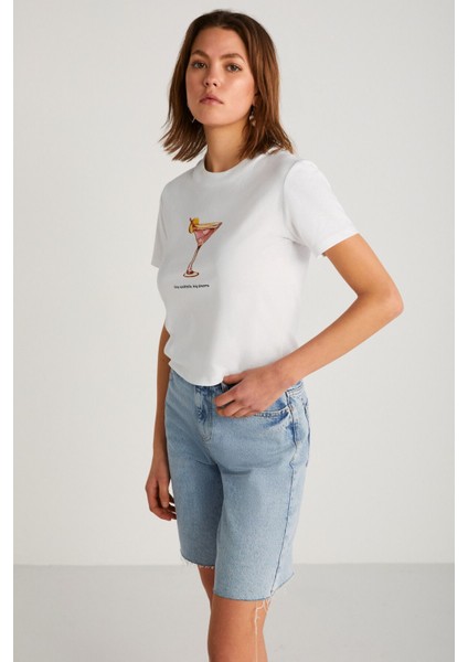 Ivonne Kadın Cocktail Baskı Desenli Kısa Kollu Organik Pamuklu Bisiklet Yaka Crop Beyaz T-shirt