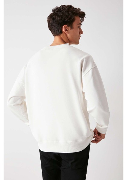Off Erkek Yazı Nakış Detaylı V Yakalı Içi Polarsız Oversize Beyaz Sweatshirt indirimleri