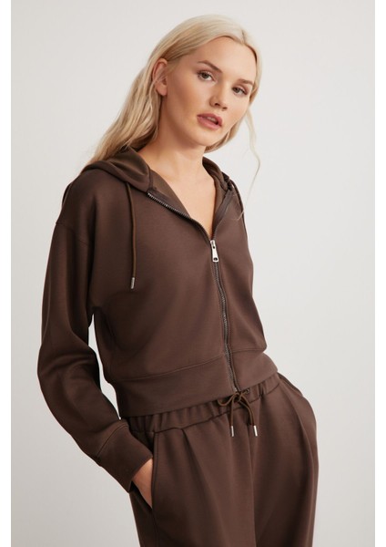Jıll Kadın Relaxed Fit Rahat Kalıp Kapüşonlu Fermuarlı Örme Crop Kahverengi Sweatshirt modelleri