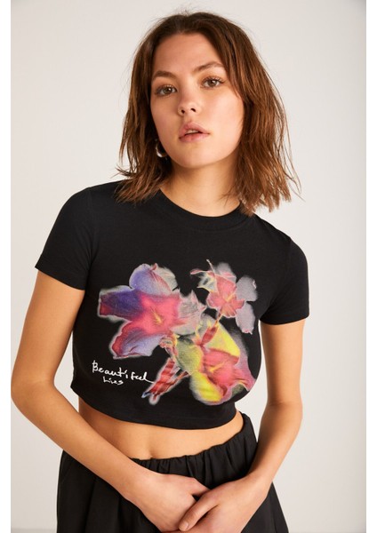 Jess Kadın Önü Baskılı Kısa Kollu Crop Siyah T-shirt