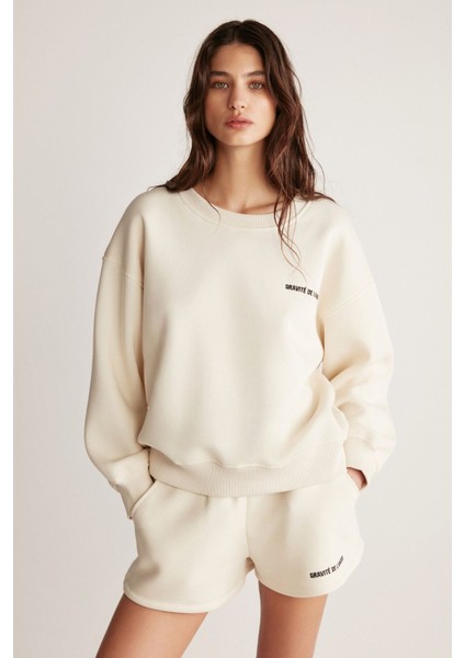 Jennıfer Kadın Organik Pamuklu Nakışlı Yuvarlak Yakalı Oversize Vanilya Sweatshirt fırsatları