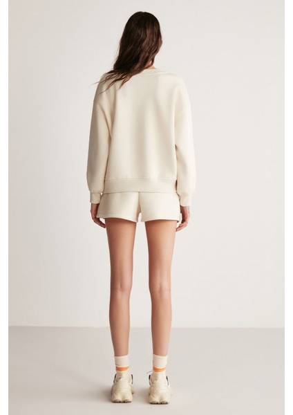 Jennıfer Kadın Organik Pamuklu Nakışlı Yuvarlak Yakalı Oversize Vanilya Sweatshirt