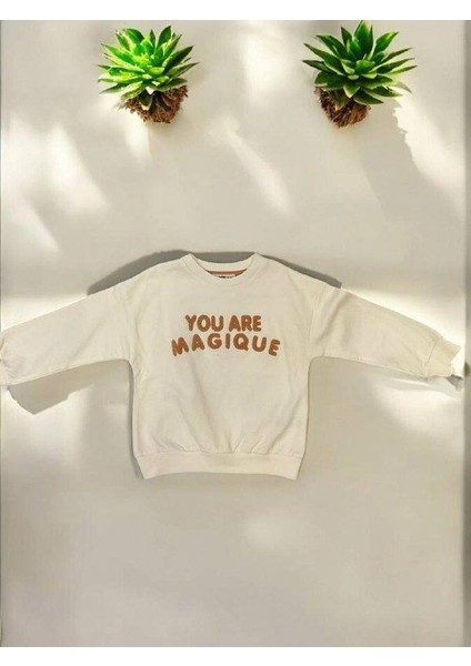 Kız Çocuk Nakışlı You Are Magique Yazılı Sweatshirt fiyatları
