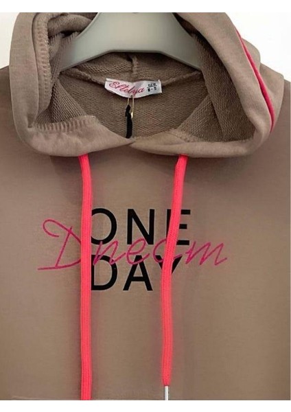 Kız Çocuk Kapüşonlu Taşlı One Day Yazılı Sweatshirt indirimleri