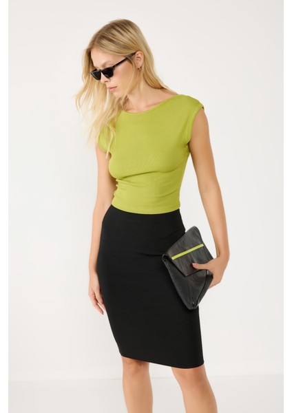 Sırt Dekolteli Crop Top