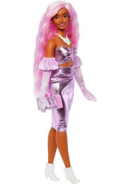 Mattel Barbie Deluxe Style Bebekler Pembe Saçlı HYV25