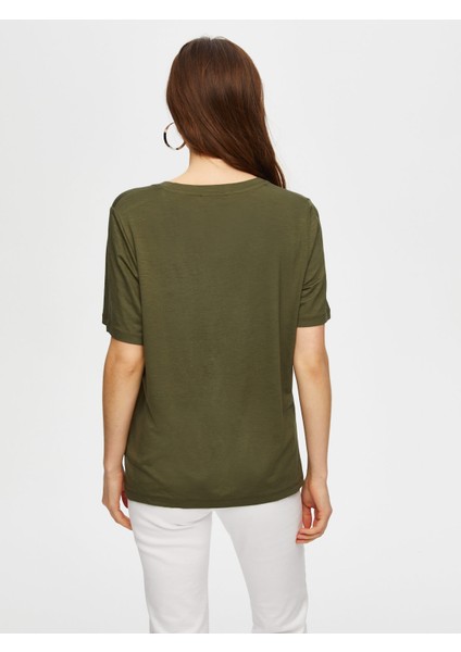 V Yaka Kısa Kollu T-Shirt 004