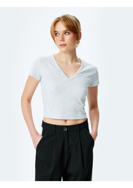 Rahat Kesim Kısa Kollu Crop V Yaka Tişört modelleri