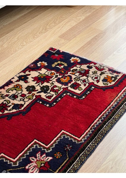 El Dokuma Türk Halısı, 63 x 113 cm Çiçek Desenli Vintage Kilim, Canlı Renkli Yün Alan Halısı modelleri