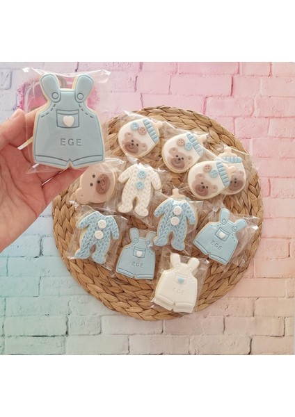 Mavi Beyaz Renkli Yenidoğan İsimli Erkek Bebek Butik Kurabiye - 20 Adet