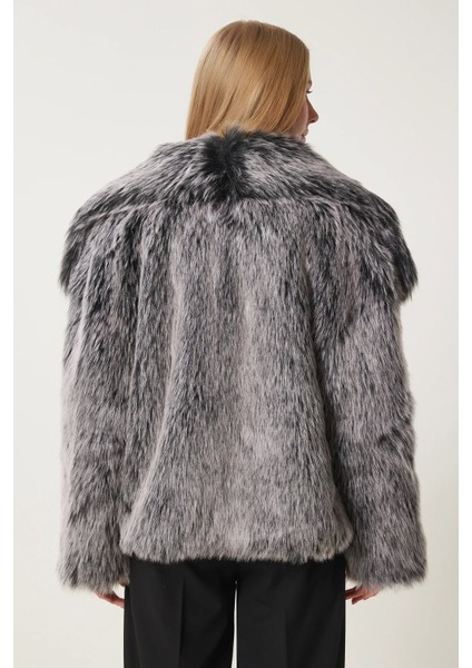 Gri Siyah Geniş Yaka Suni Kürk Ceket fiyatları