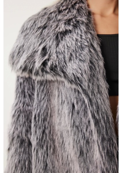 Gri Siyah Geniş Yaka Suni Kürk Ceket modelleri